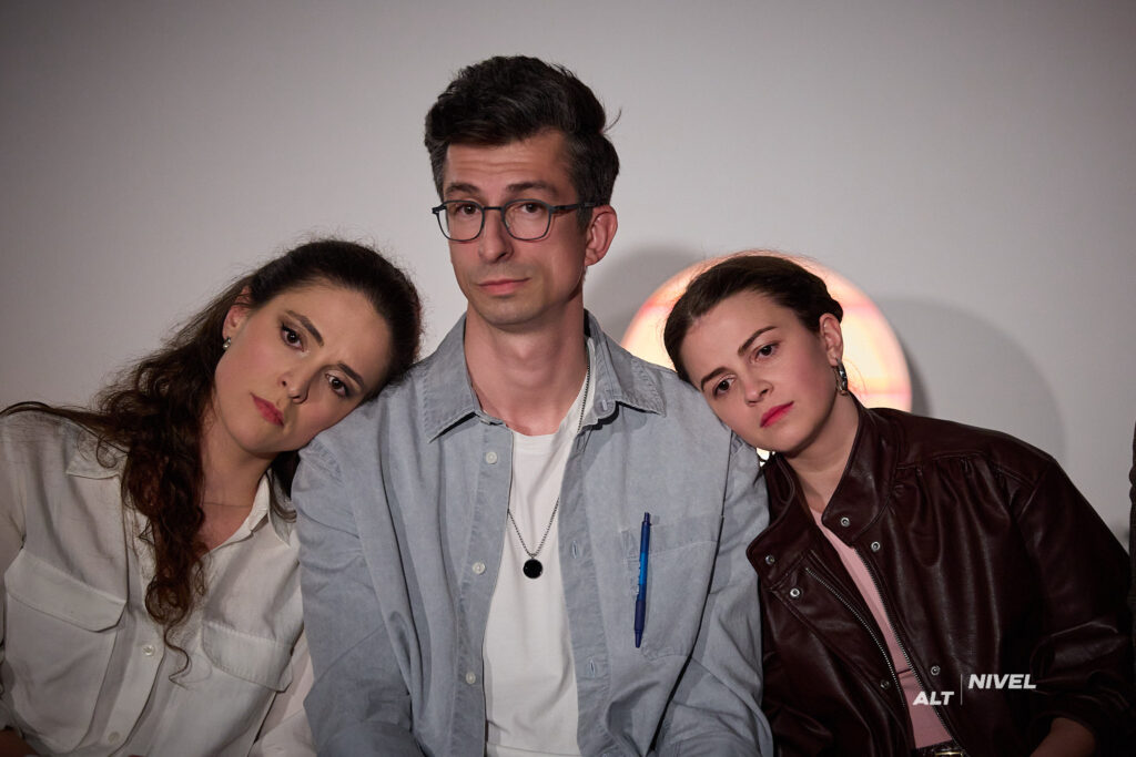 Distribuția Closer — Teodora, Alex, Claudia și Vlad — în fața publicului