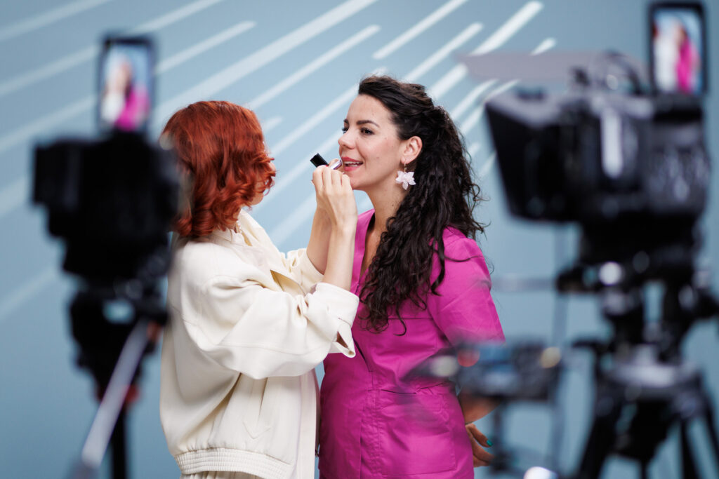 Sesiune de styling și machiaj înainte de cameră, la Persona
